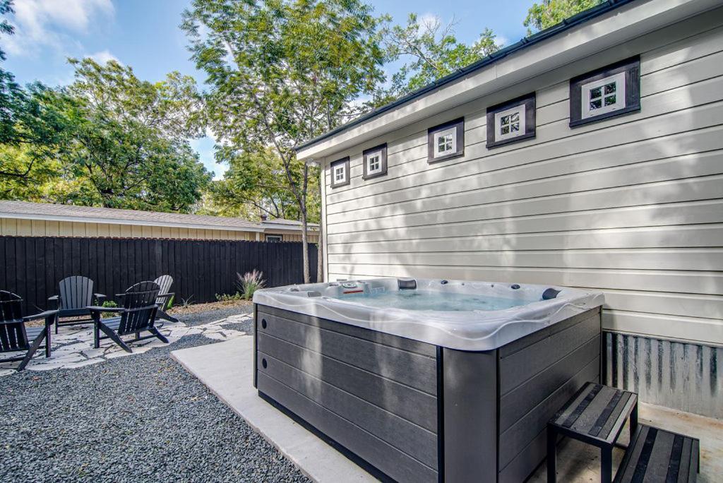 Southern Charm - Near Main With Hot Tub فريدريكسبيرغ المظهر الخارجي الصورة